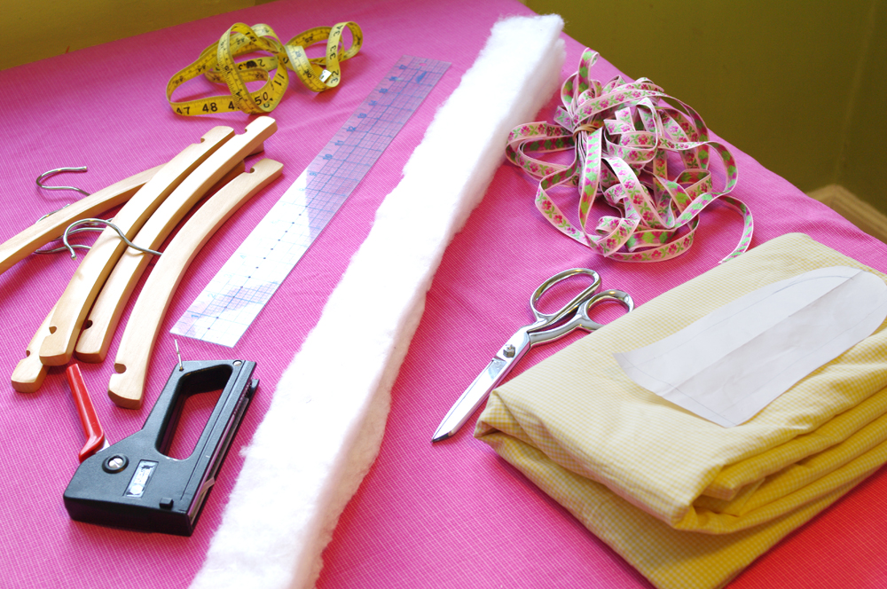 threads and snippets how to make padded hangers