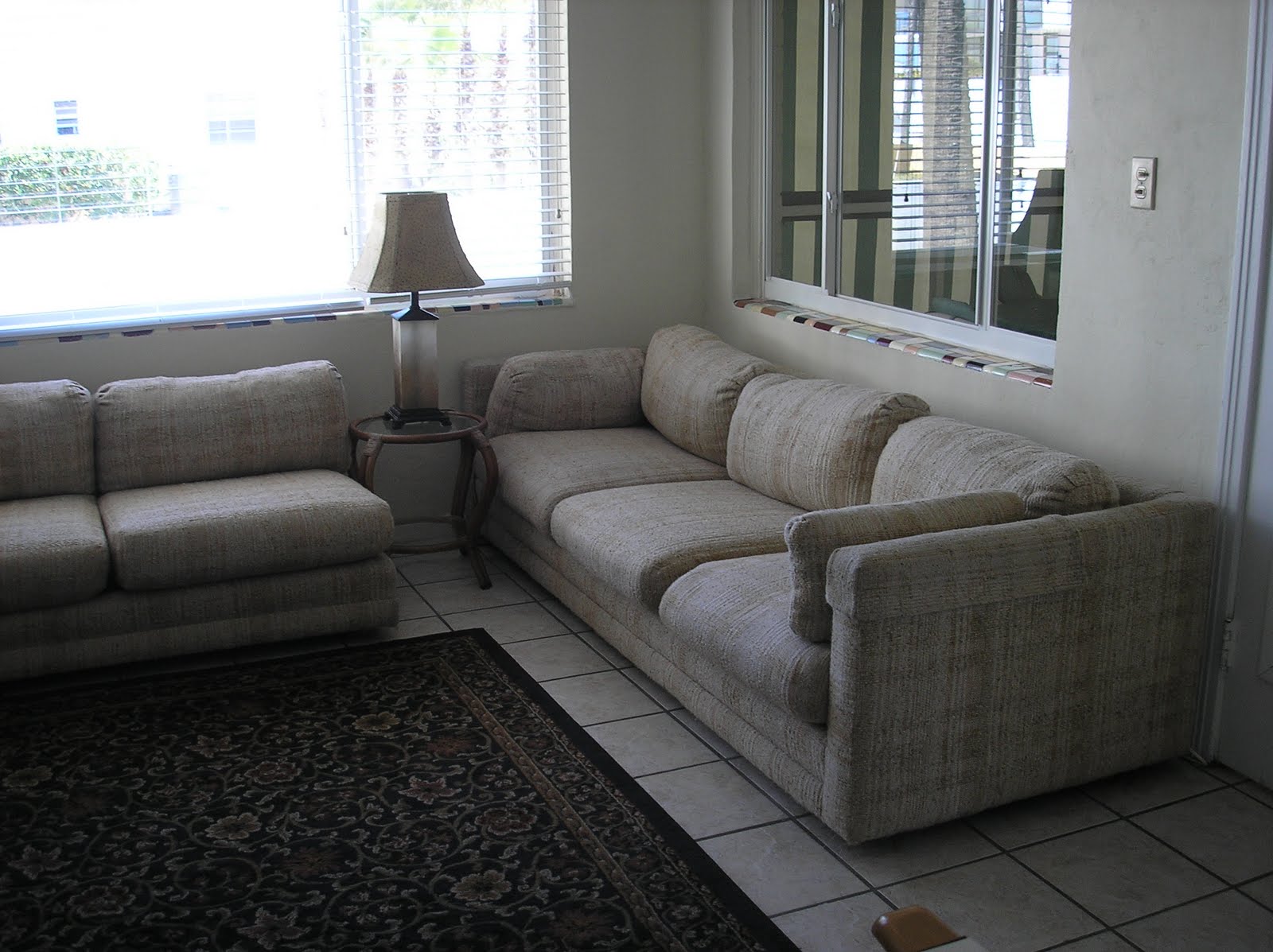 [11NeptuneParkDrLivingRoom.jpg]