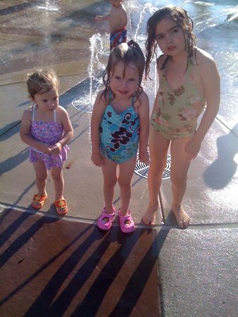 [3+girls+at+the+fountain.jpg]