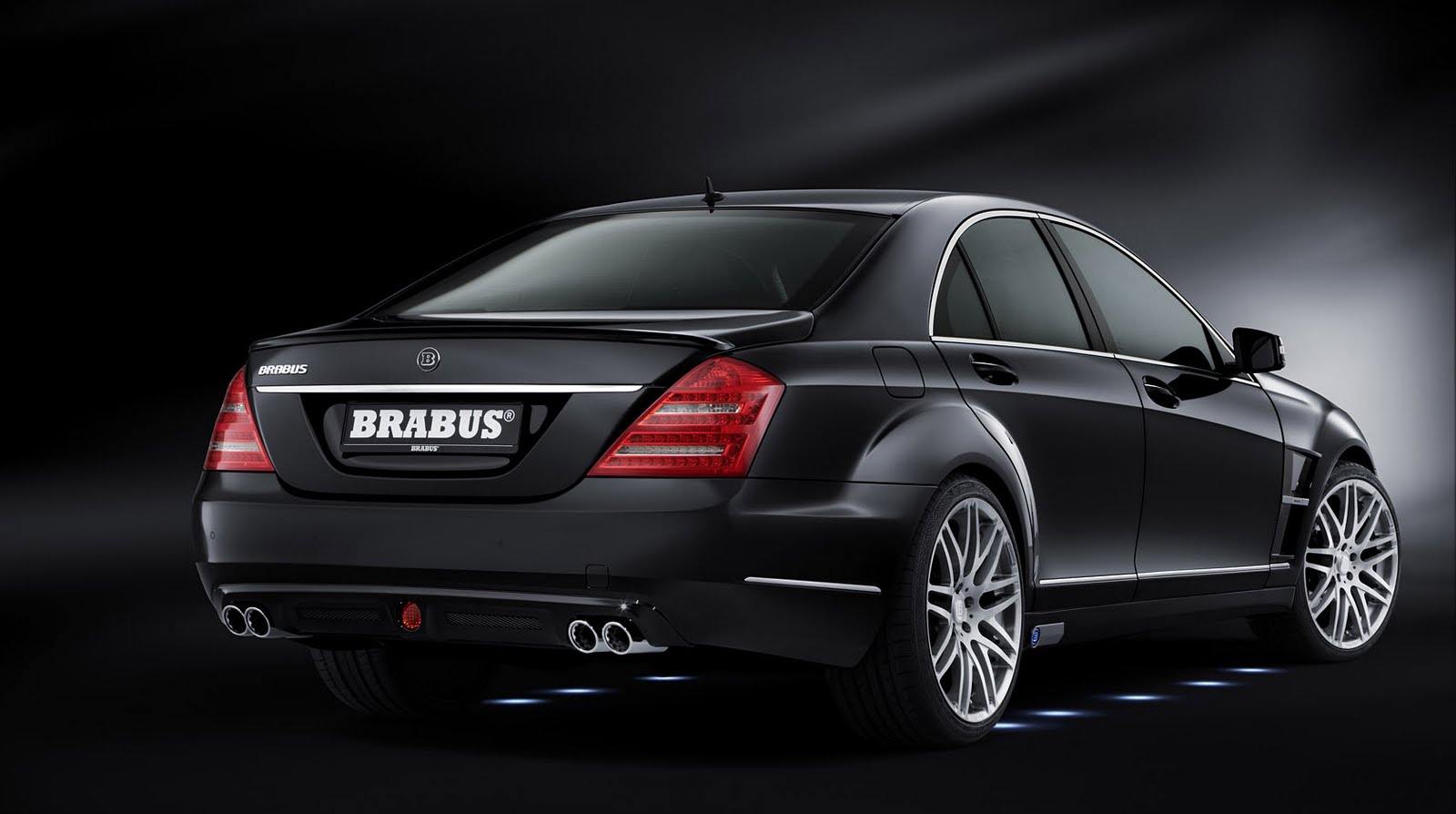 [Brabus_SV2_R_MY2010_02_big.jpg]