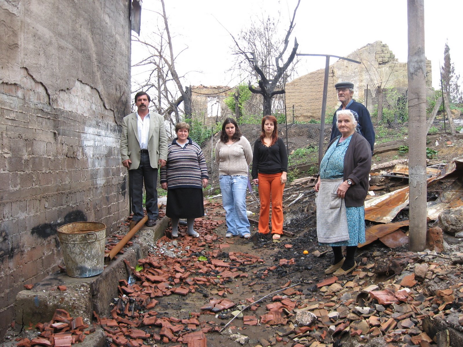 [oikogeneia+gourgouli.JPG]