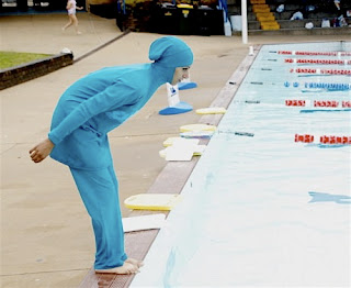 Après la burqa... Dutch_goverment_boerkini_helps_intergration+(2)