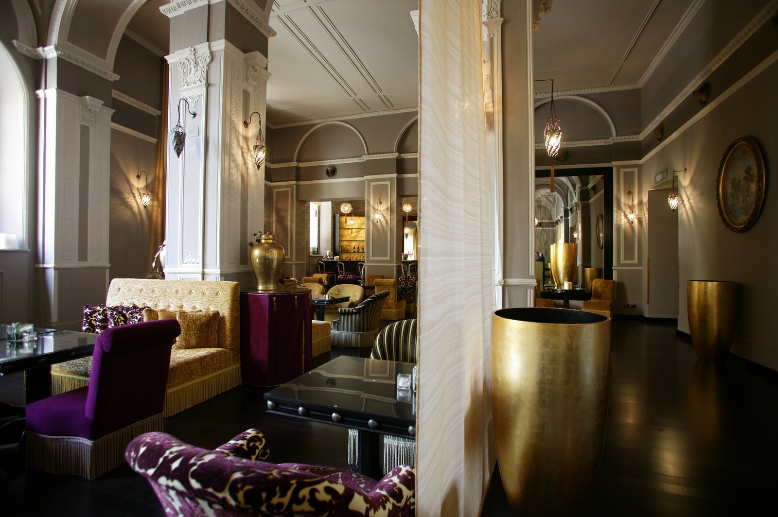 [Bernini_Hall.jpg]