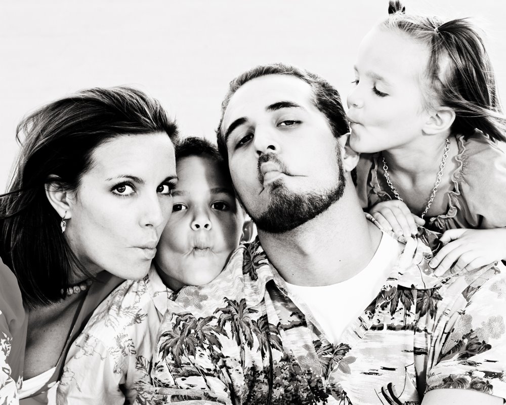 [Jul222008_FamPicAttempt_0029_bw.jpg]