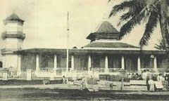 [De+grote+moskee+te+Palembang+circa+1915-19301.jpg]