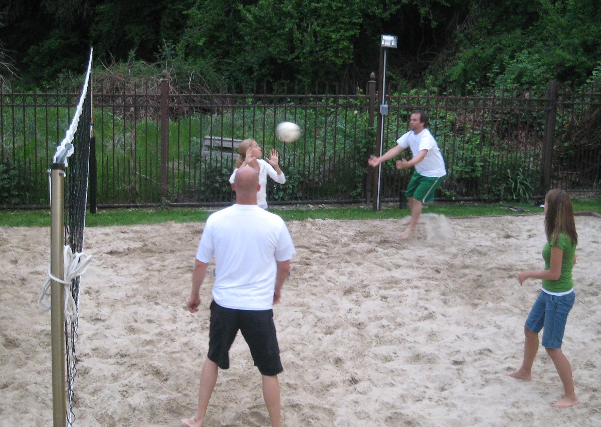 [volleyball+summer+2008+014.JPG]