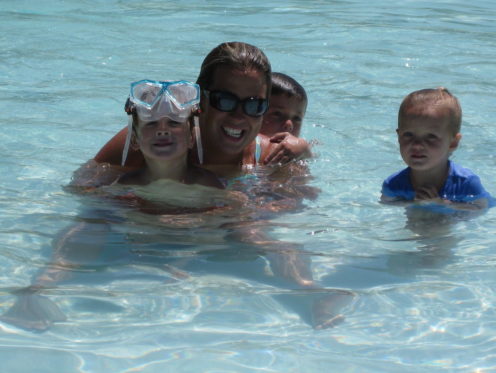 [swim+lessons+June+2008+035.JPG]