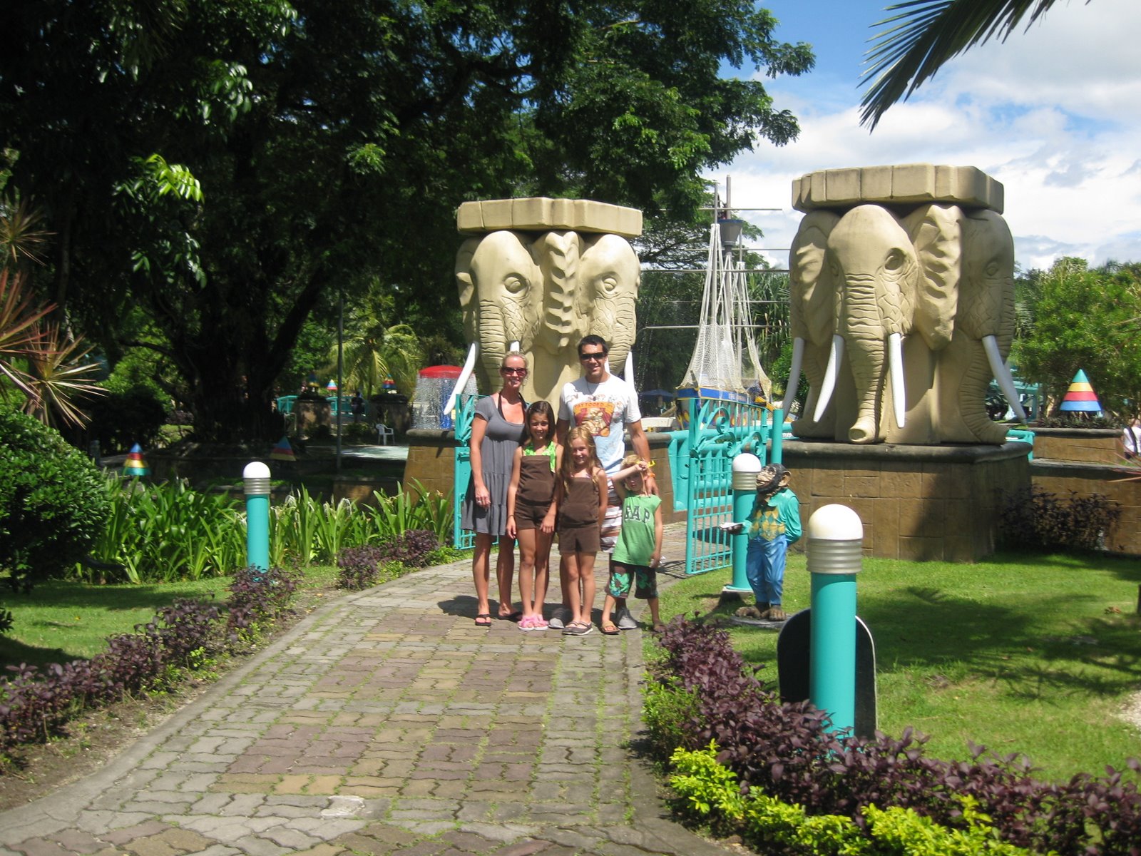 [Philippines+trip+July+12-22,+2008+158.JPG]