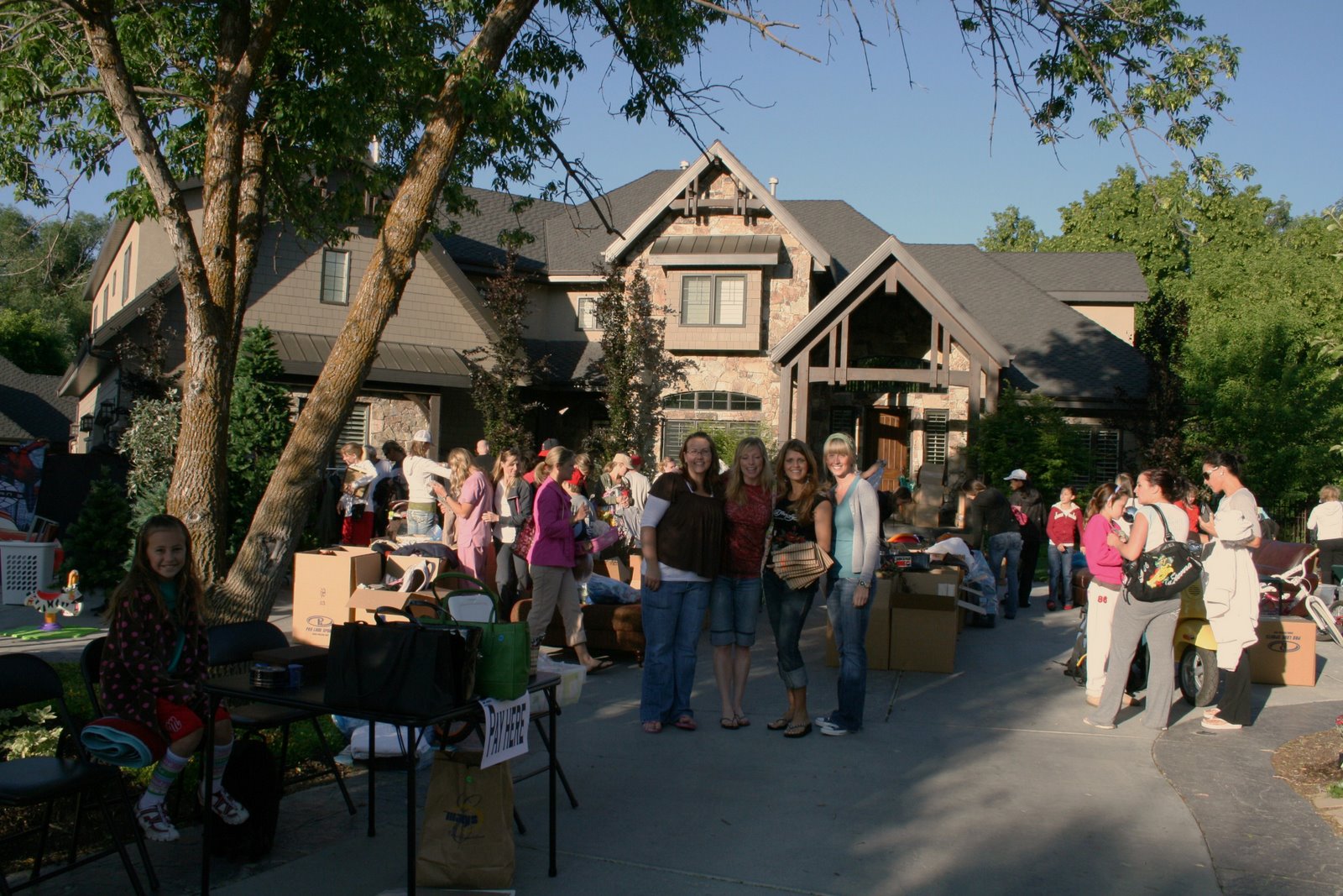 [sela+and+yard+sale+023.JPG]