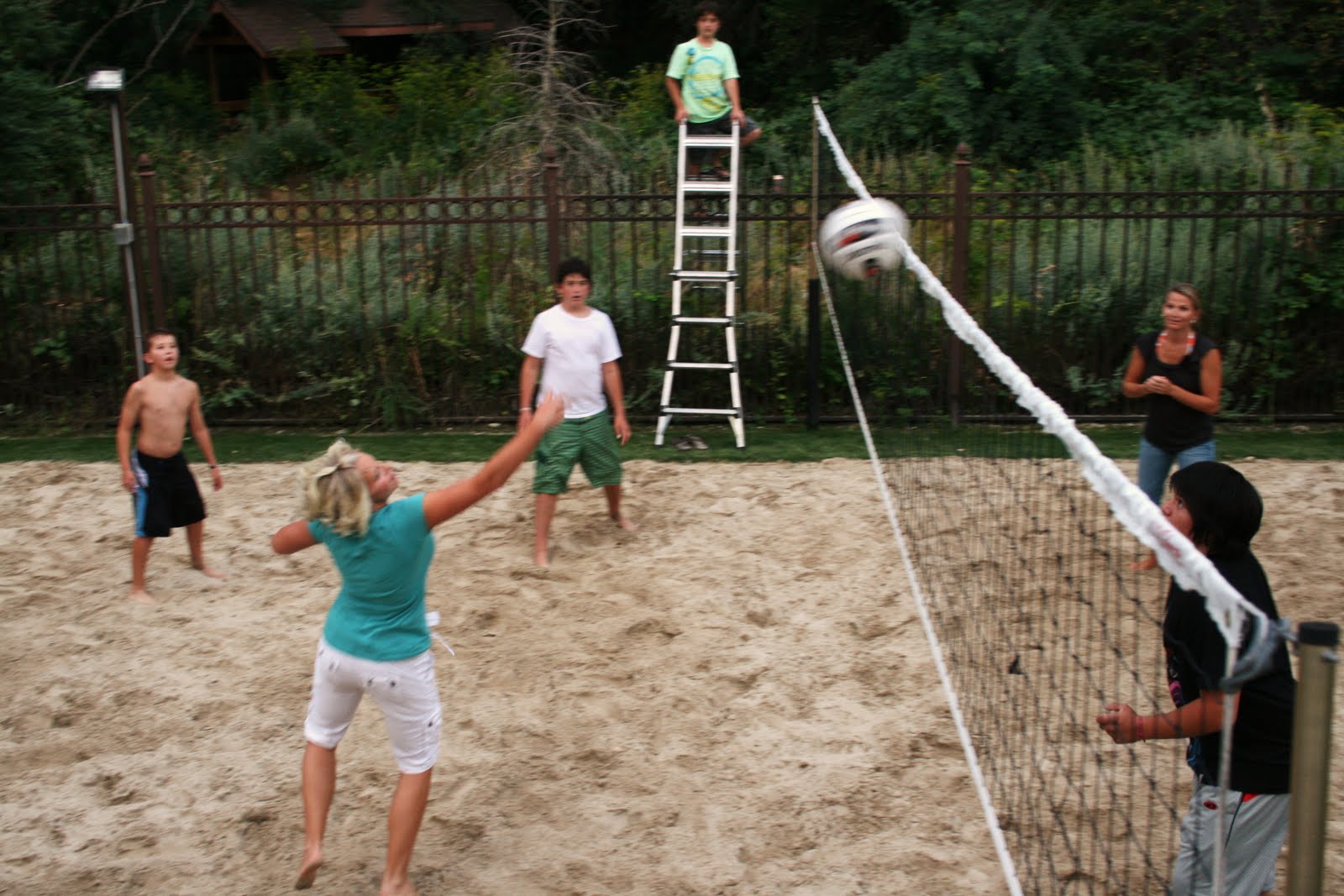 [volleyball+night+aug.+6,+2009+054.JPG]