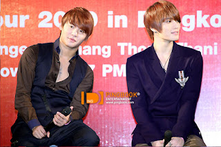 14/10/2010 [PHOTOS]JYJ Press Conference in Thailand Part 2 JYJ+%2810%29