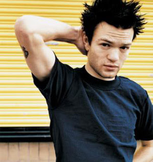 sum_41-deryck_whibley-solo.jpg