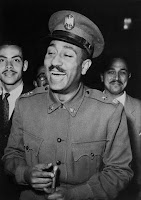 إذاعة البيان الأول للثورة Sadat+laugh