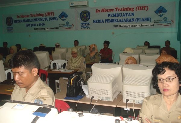 Pembukaan IHT SMM ISO 9001:2000 dan  Media Pembelajaran (Flash)