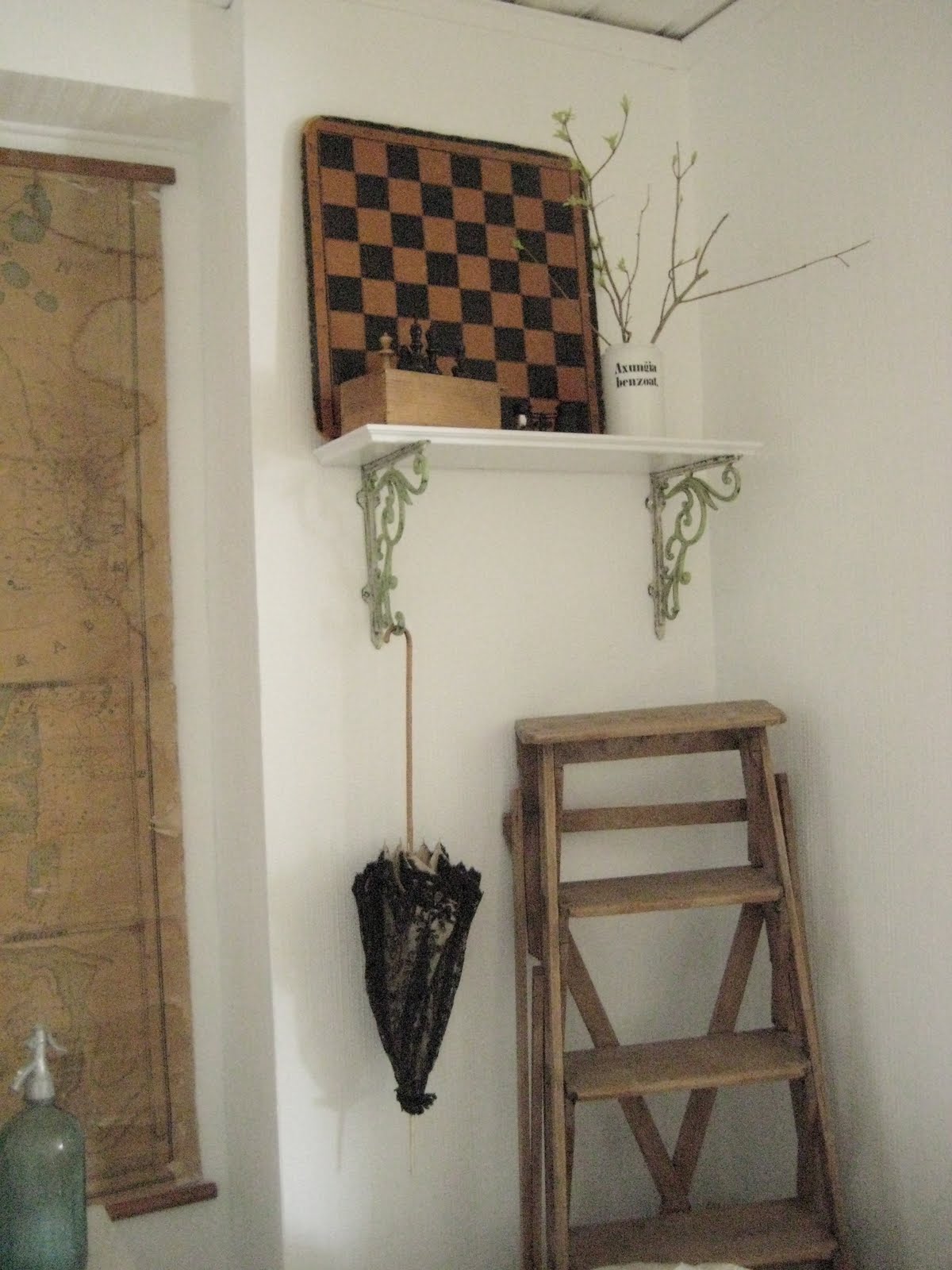 Vintage house: ett hörn i vardagsrummet/ a corner in the livingroom