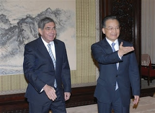 Costa Rica's president Oscar Arias, left, meets with Chinese Premier Wen Jiabao, at the Zhongnanhai in Beijing, on Thursday, Oct. 25, 2007. (AP Photo/Takanori Sekine, Pool)
