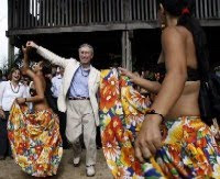 Prince Charles dancing in Pará Prince Charles dancing in Pará