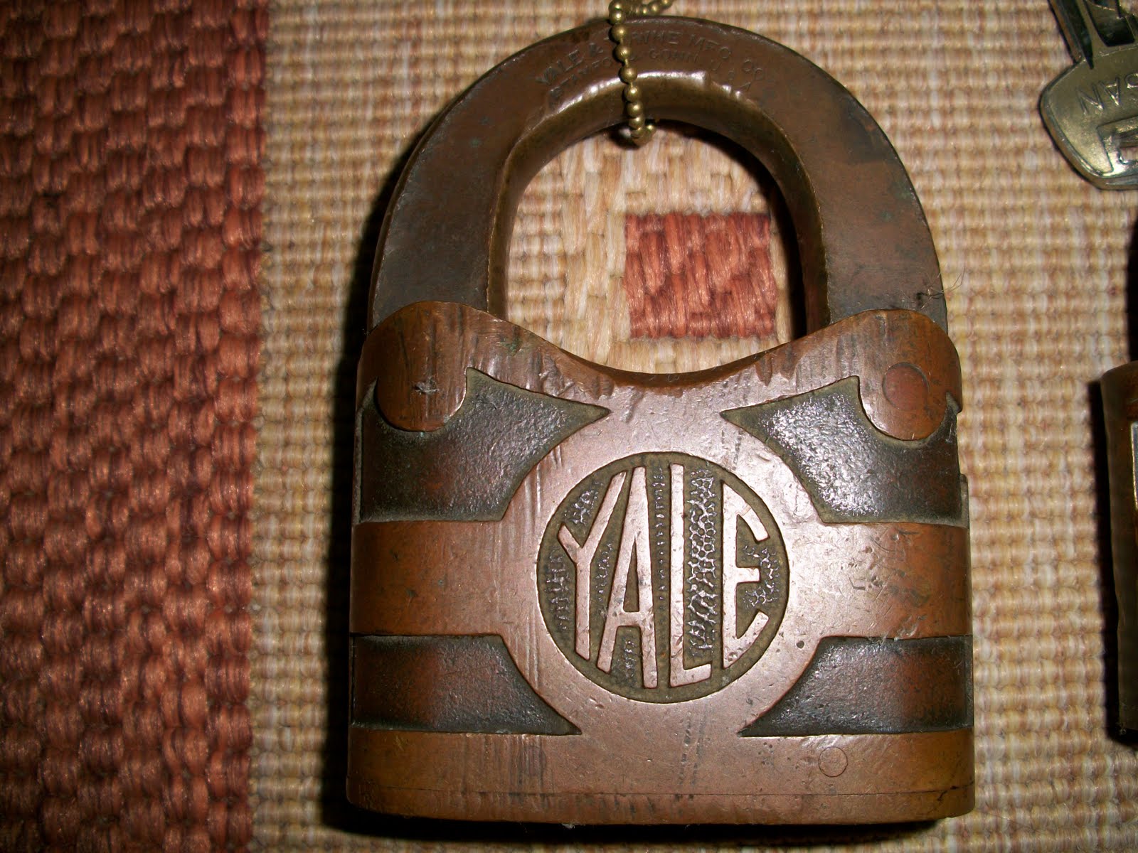 collectible items 1 lot of Vintage / Antique YALE padlock
