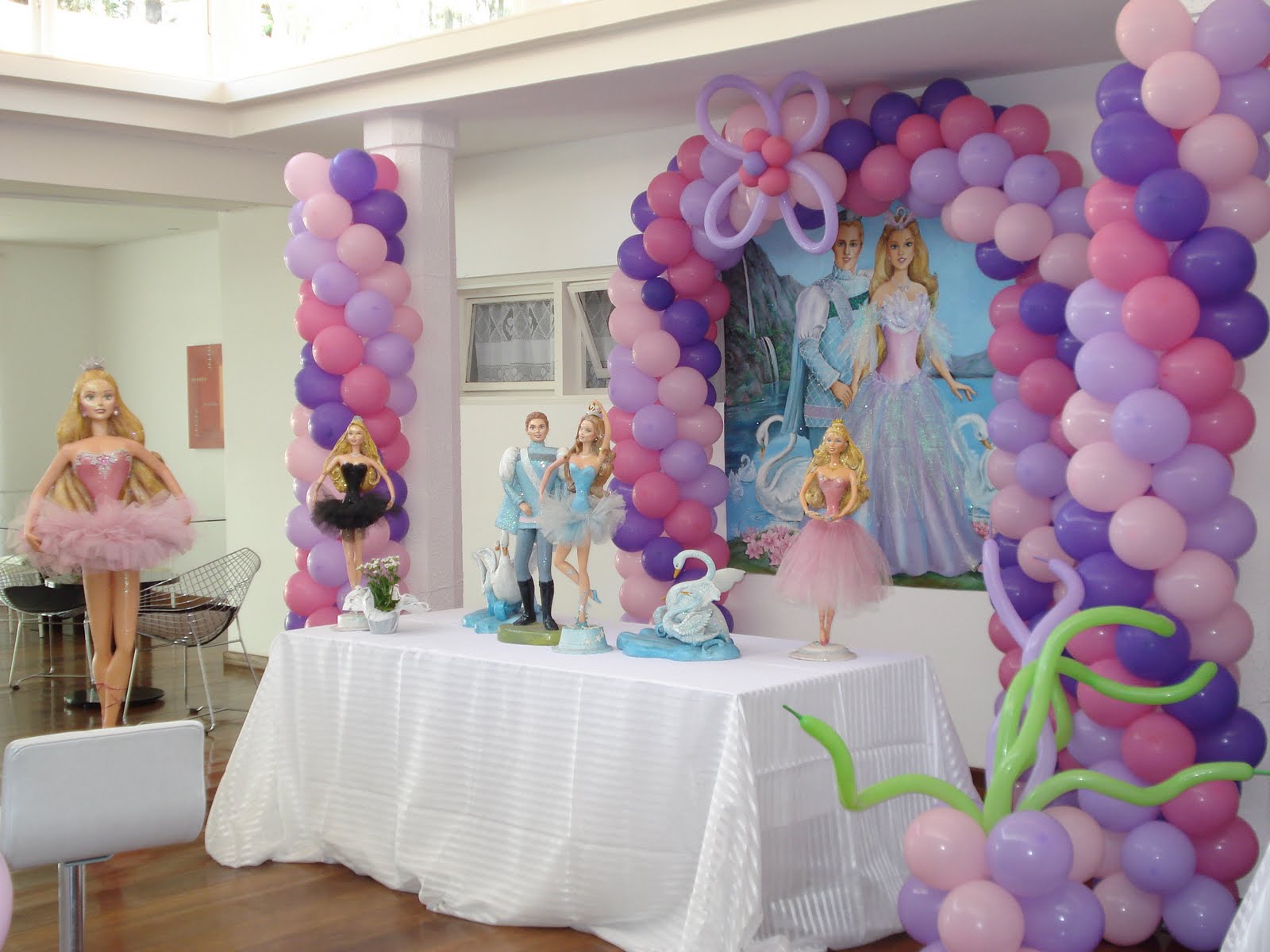 decoracao festa barbie:Regina Festas e Decoração: Festa Barbie Lago do Cisne decoracao festa barbie:Regina Festas e Decoração: Festa Barbie Lago do Cisne