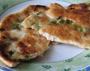 [spring+onion+pancake+pieces.jpg]