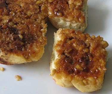 [nutty+cinnamon+sticky+bun.jpg]