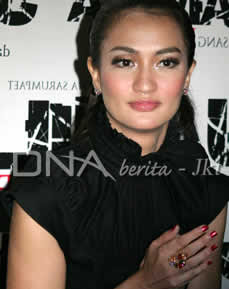 Atiqah Hasiholan