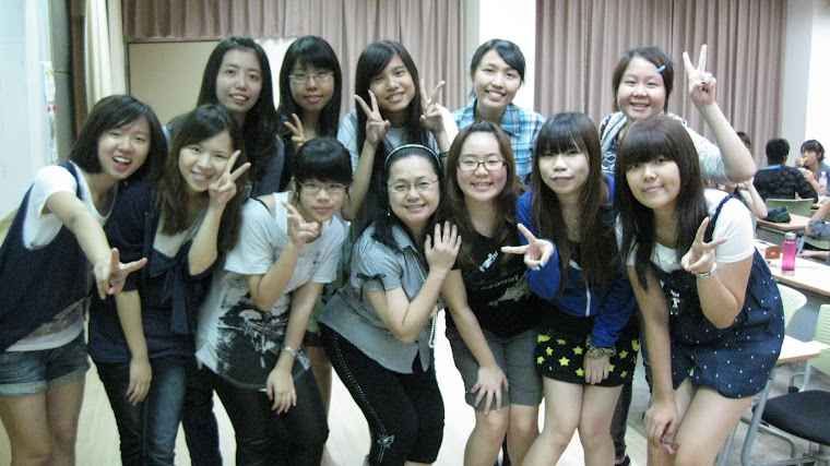 2010.6.25. After the last session of the class, we took a picture to say a happy "Good-bye!"