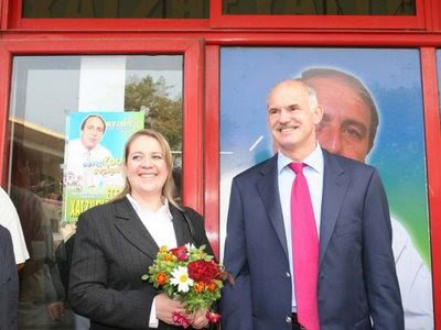 http://4.bp.blogspot.com/_SFZt0tl-B3U/SEgYJIT1jrI/AAAAAAAAI2s/CMW4-SBciZk/s400/karaxasanpapandreou1.jpg
