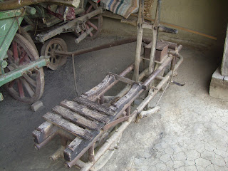 Interesting contraption. Looks like it predates the one in June's issue of Bike.