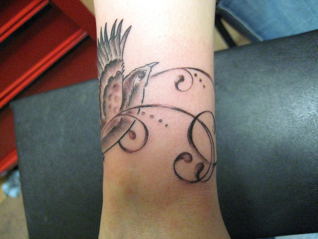 http://4.bp.blogspot.com/_SHgBPInzmZc/TUEGAX-HOxI/AAAAAAAALo4/34jiBTc9X98/s1600/Award%252BWinning%252BBird%252BTattoo%252BDesigns%252BFor%252BGirls%252B%2525289%252529.jpg