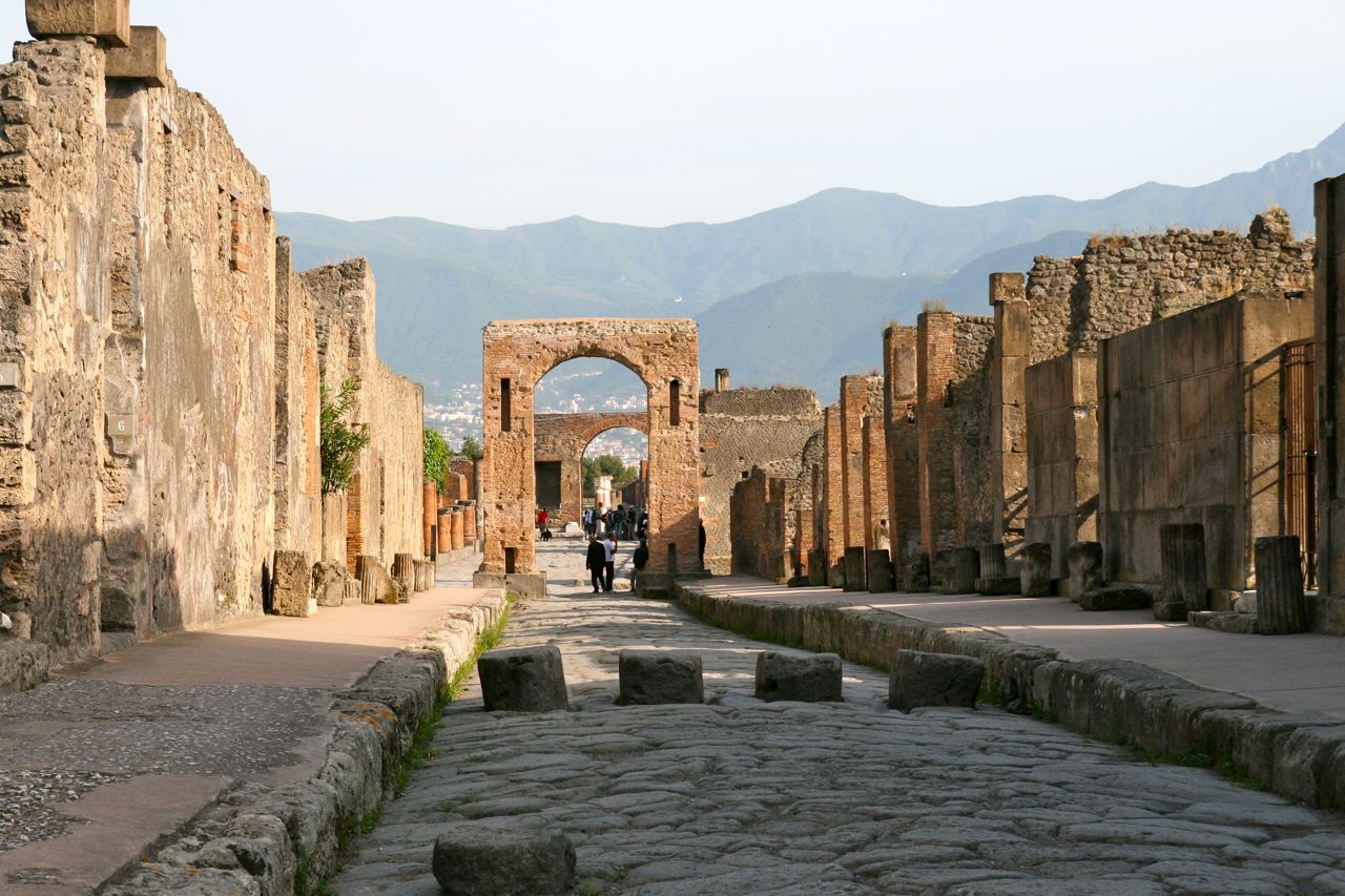 vita nostra Pompeii, A Modern City Buried Alive