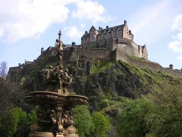 [Edinburgh-Castle.jpg]