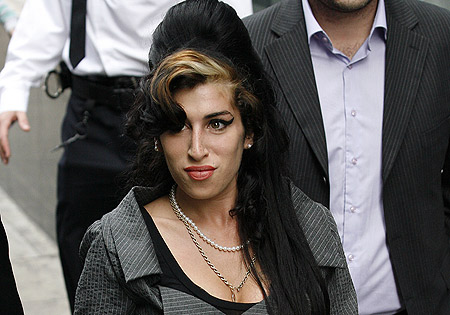 [Amy+Winehouse_court_230709.jpg]