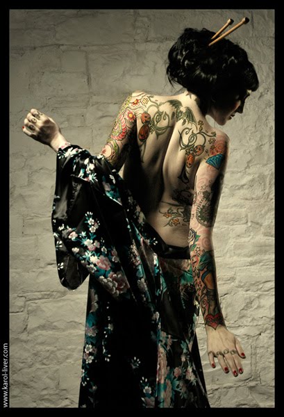 oh.. there we go.. here's one more picture of beautiful tattoo queen 