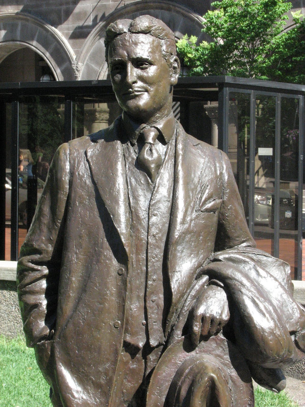 a biography of f scott fitzgerald an american writer F scott fitzgerald revolutionized american literature through his accurate fitzgerald was an amazing writer who influenced the life of many and gave the. a biography of f scott fitzgerald an american writer F scott fitzgerald revolutionized american literature through his accurate fitzgerald was an amazing writer who influenced the life of many and gave the.