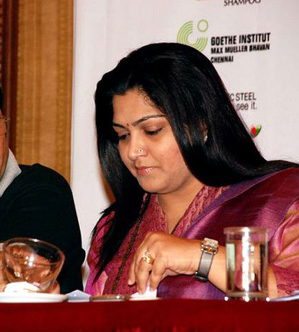 www-kushboo-bluefilm-com Kushboo Blue Film http://ajilbab.com/actress/actress-pics-kushboo ...