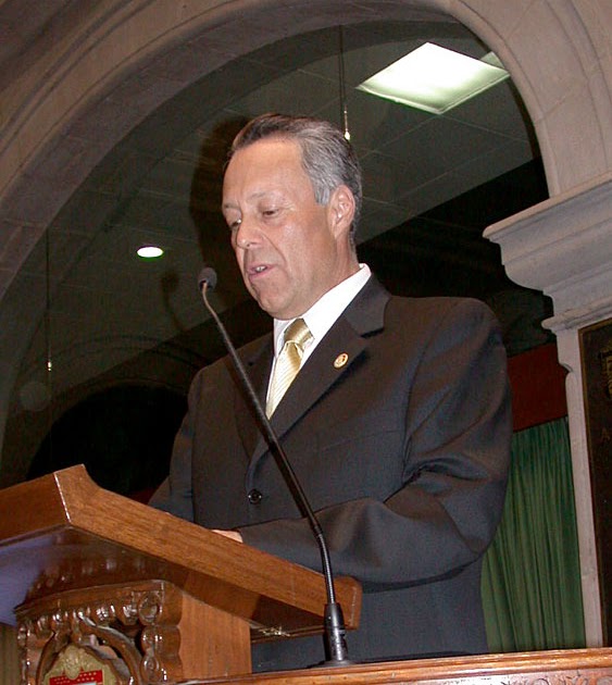 Teotihuacan en línea: Gustavo Cárdenas Monroy entregó 15 camiones