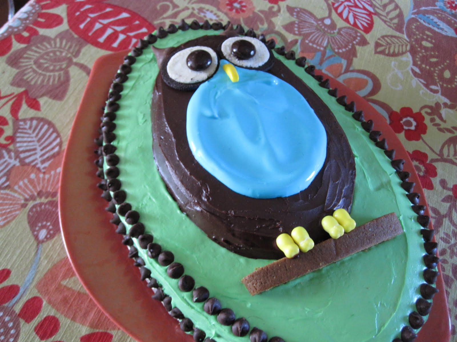 mintagehome: Adventures in Cake Decorating: the Owl Cake