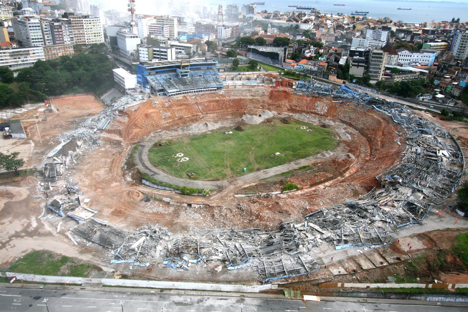 Estádio Octávio Mangabeira – Wikipédia, a enciclopédia livre