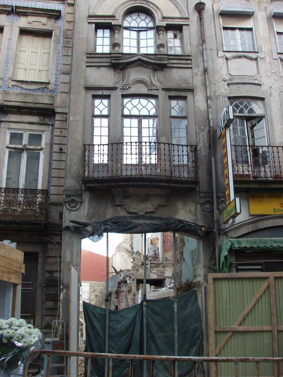 [Edifício+que+ruiu.JPG]