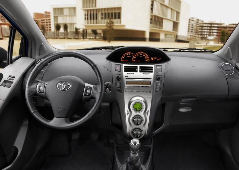 Toyota Yaris 2000 Interior. Toyota Yaris Interior Pictures