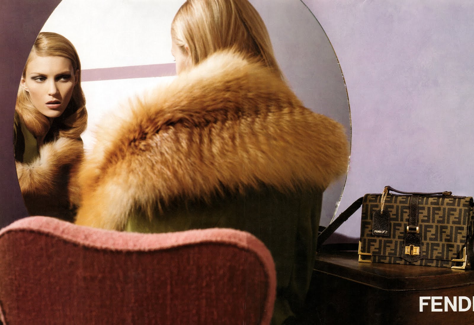 http://4.bp.blogspot.com/_Shzz_T0VihI/TMlnqI5k21I/AAAAAAAABQk/xIFiv1NMbSE/s1600/Fendi_Anja+Rubik_AW2010+10Oct_01.jpg