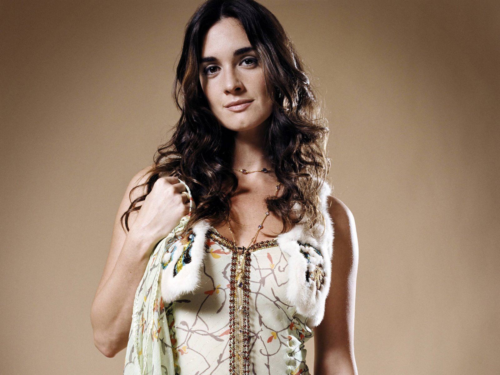 http://4.bp.blogspot.com/_Si7zjQmZnm4/SZXDYqvymKI/AAAAAAAABUE/cKbAIvebEUI/s1600/Fullwalls.blogspot.com_Paz_Vega%2835%29.jpg