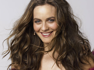 Free wallpapers without watermarks of Alicia Silverstone at Fullwalls.blogspot.com