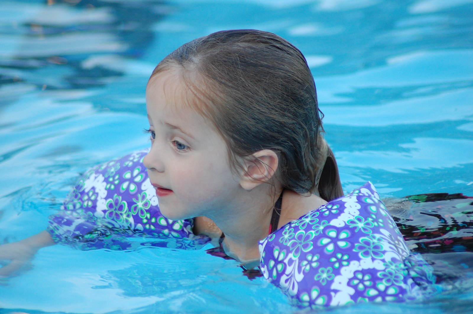 [poolfunwithtriplets+023.JPG]