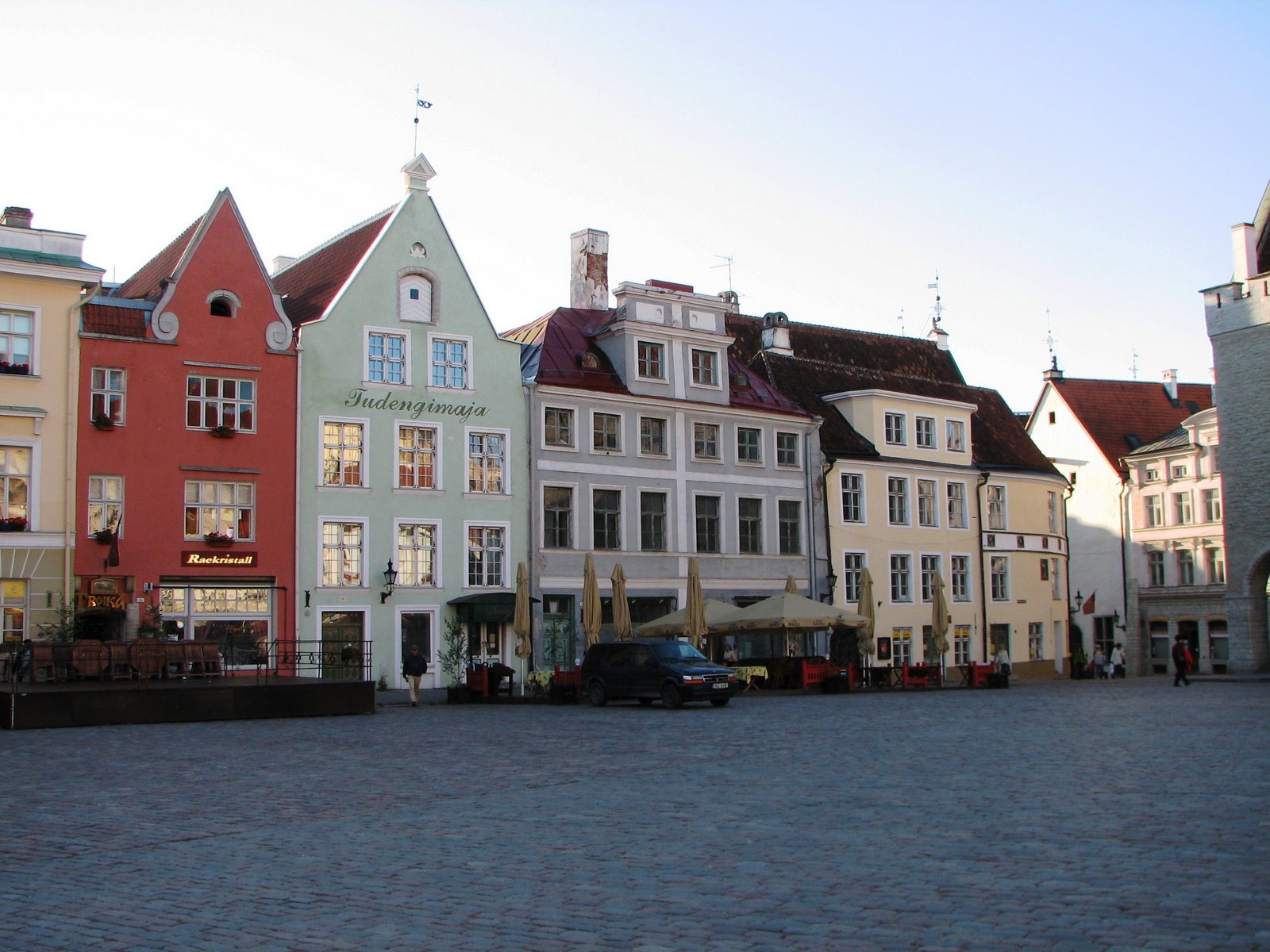 [Tallinn+005a+Town+Square.jpg]