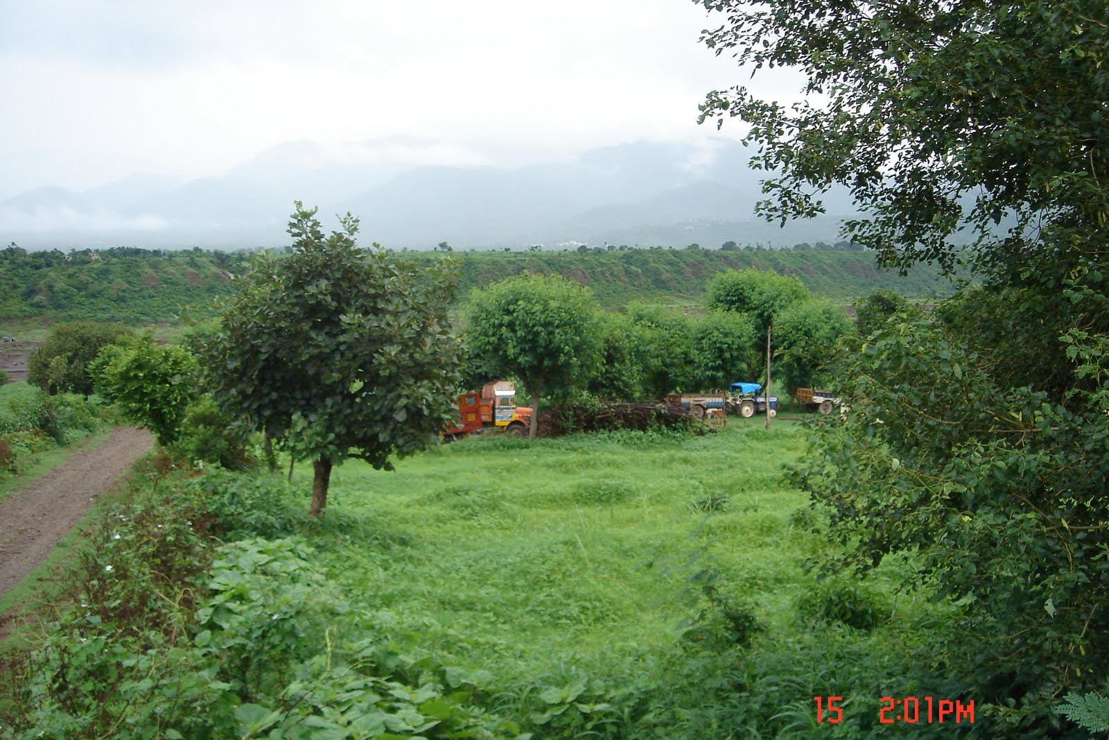 [down+the+hill+from+other+side.jpg]