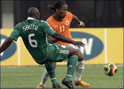 Drogba+akimtoka+Danny+Shittu.jpg
