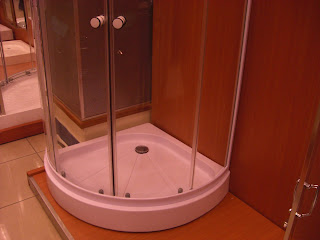 TODO EN ALUMINIO Y VIDRIO: CORITNAS DE BAÑO O CABINAS PARA BAÑOS Y BAÑERAS