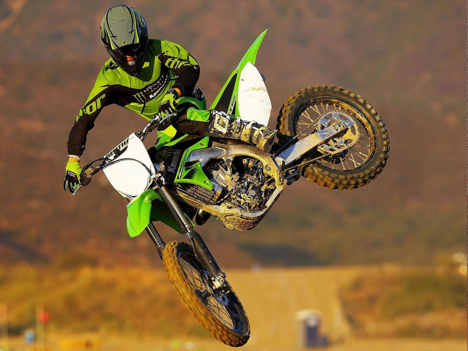 http://4.bp.blogspot.com/_St8PvhYLC4c/S8yOWEN5fDI/AAAAAAAACHs/hdUsFRT-PRQ/s1600/Kawasaki_KX450F-Monster-Energy_2010_5.jpg
